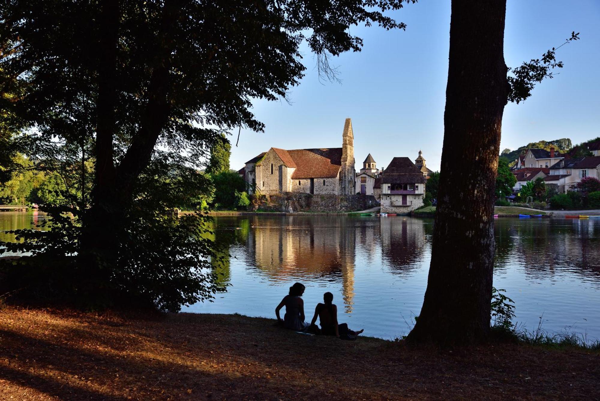 Maison D'Hotes Les Jardins Saint Eloi Le Lonzac Bagian luar foto